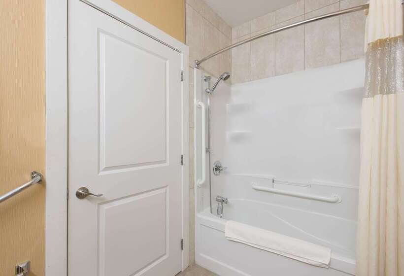 ホテル Super 8 By Wyndham Watrous