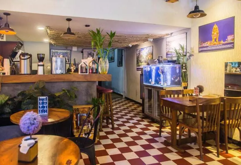 هتل The Artist Residence