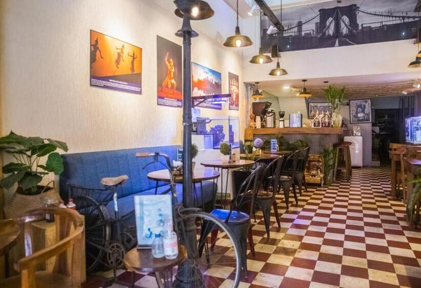 בית מלון כפרי The Artist Residence