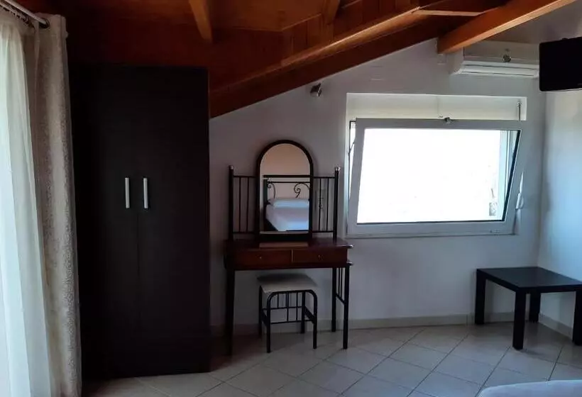 Hotel Zoe's Studios