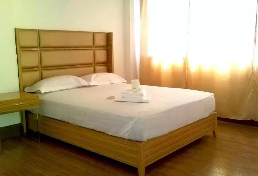 Meaco Hotel   Anilao