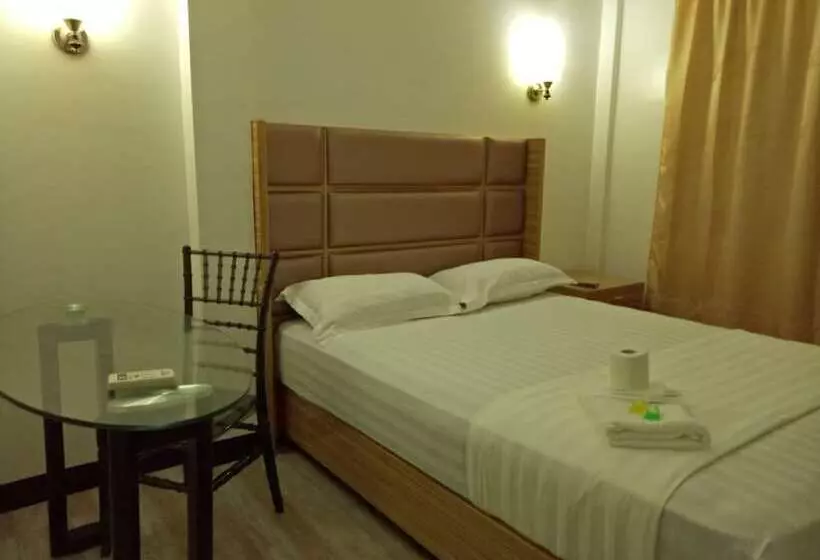 Meaco Hotel   Anilao