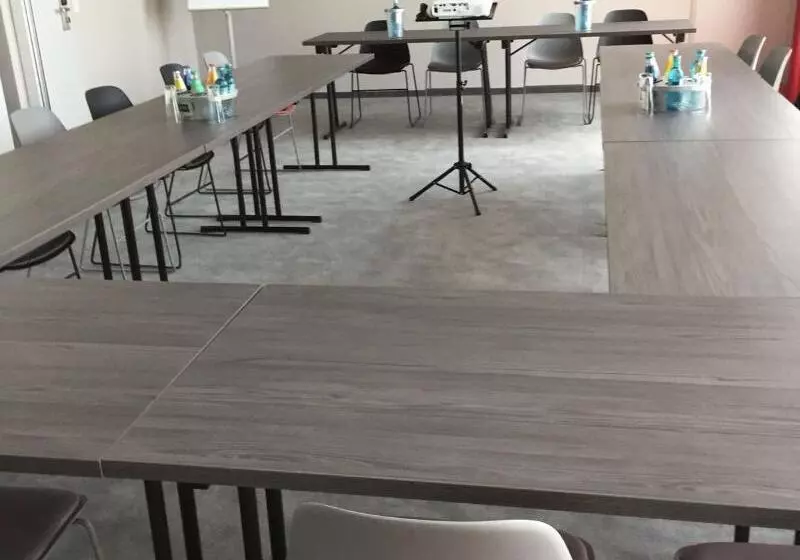 Hotelli Campanile Leipzighalle Airport