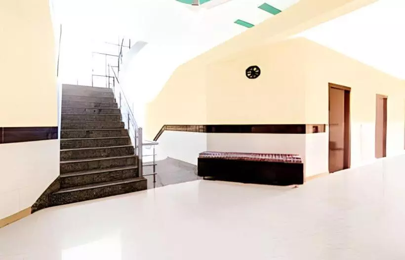 ホテル Pragati Palace