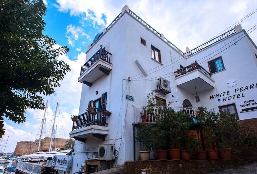 בית מלון כפרי White Pearl