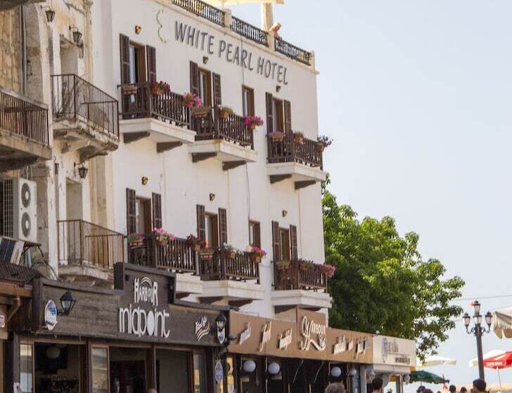 בית מלון כפרי White Pearl