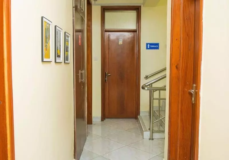 هتل Airport Transit Lodges