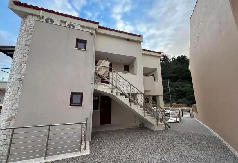 ホテル Elpiniki Luxury Rooms