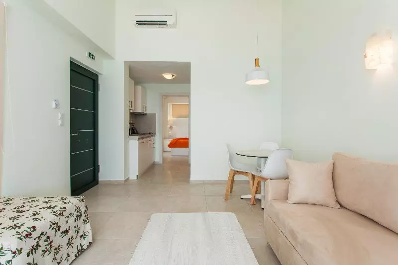 ホテル Elpiniki Luxury Rooms