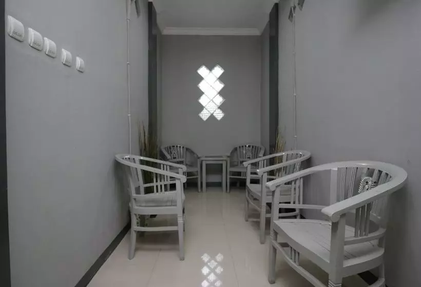 ホテル Airy Nagri Kaler Veteran Gang Seroja 235a Purwarkarta