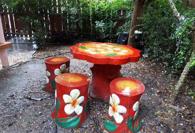 Hotel Baan Suan Hinghoy