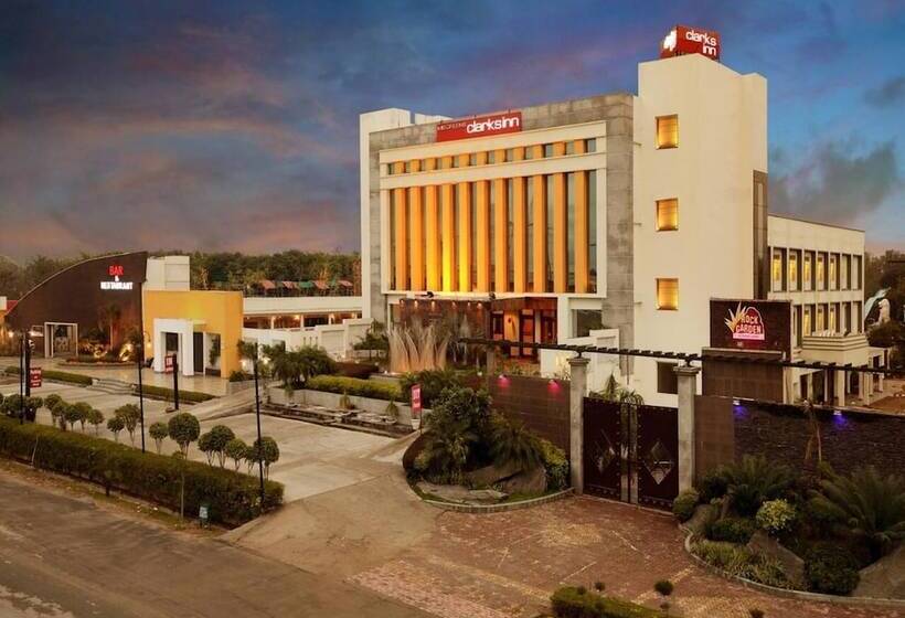 בית מלון כפרי M B Greens Clarks Inn