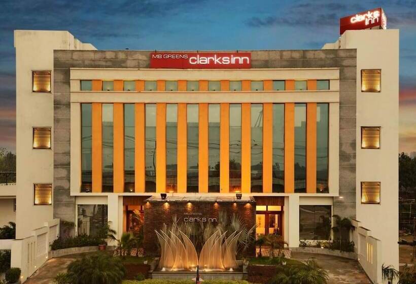 בית מלון כפרי M B Greens Clarks Inn