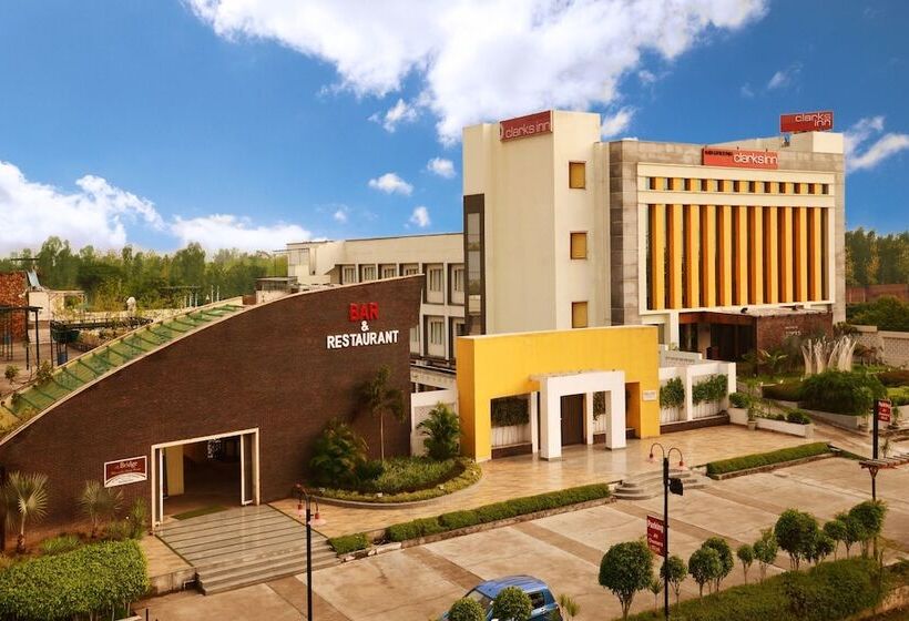 בית מלון כפרי M B Greens Clarks Inn