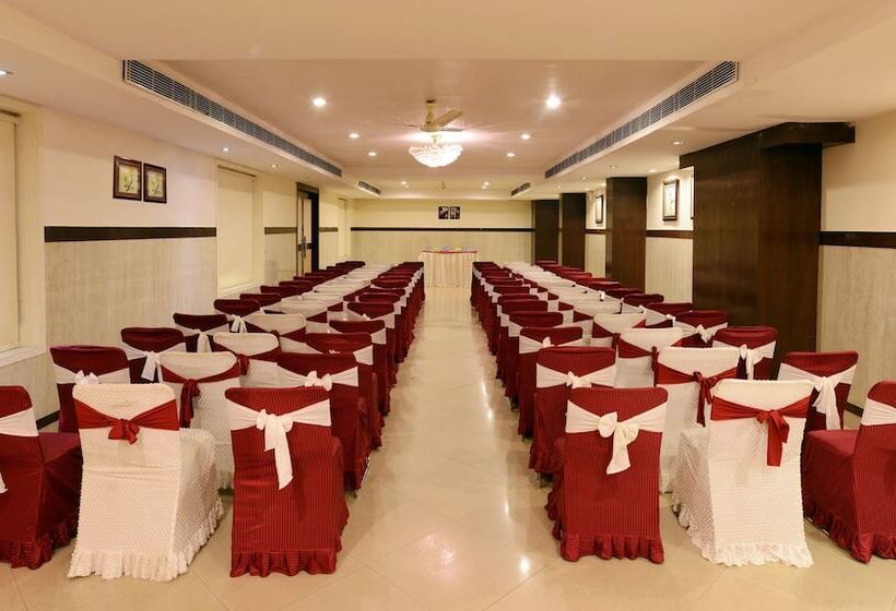 בית מלון כפרי M B Greens Clarks Inn