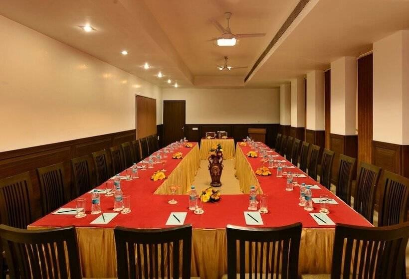 בית מלון כפרי M B Greens Clarks Inn