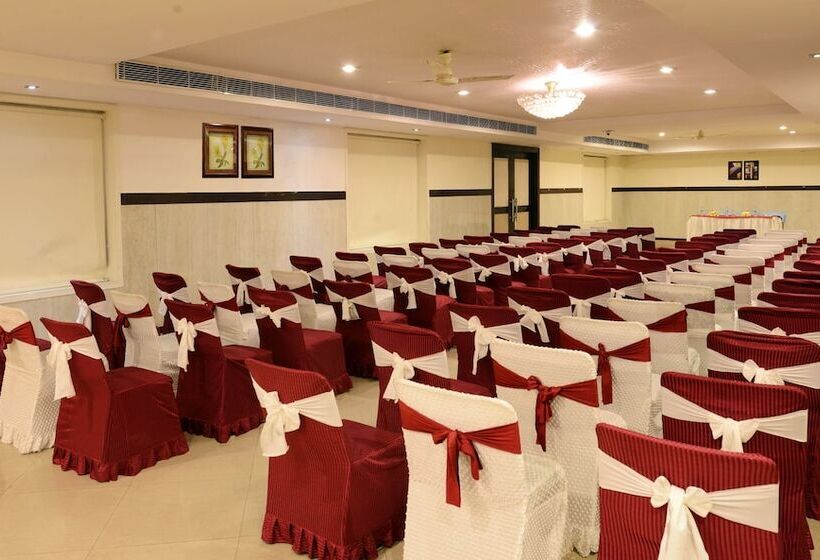 בית מלון כפרי M B Greens Clarks Inn