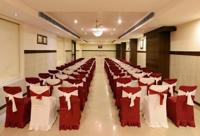 בית מלון כפרי M B Greens Clarks Inn