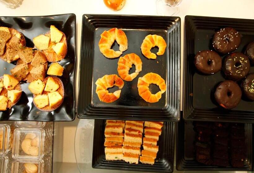 בית מלון כפרי M B Greens Clarks Inn