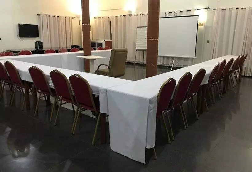 هتل Méditerranéen Hôtel