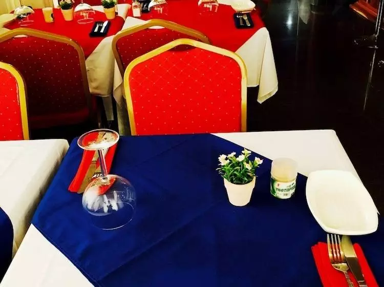 هتل Méditerranéen Hôtel