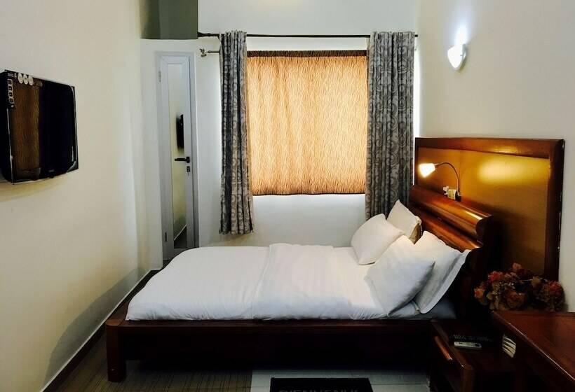 هتل Méditerranéen Hôtel