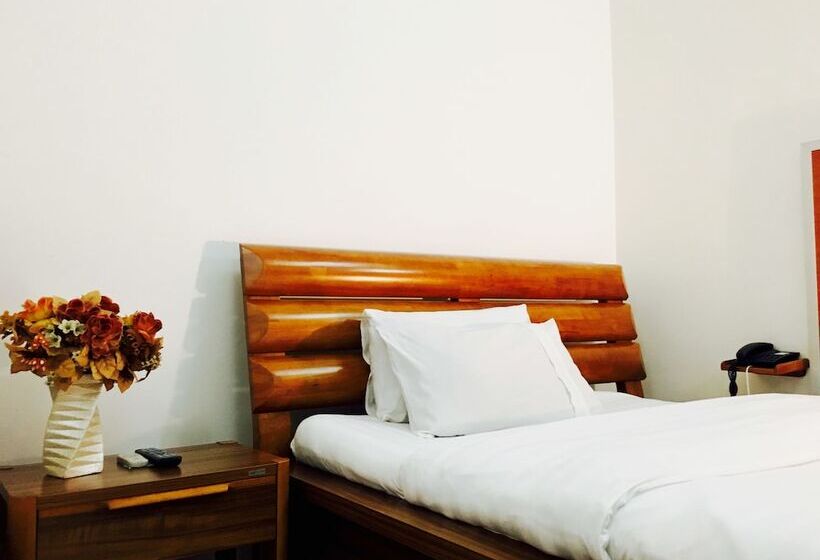 هتل Méditerranéen Hôtel