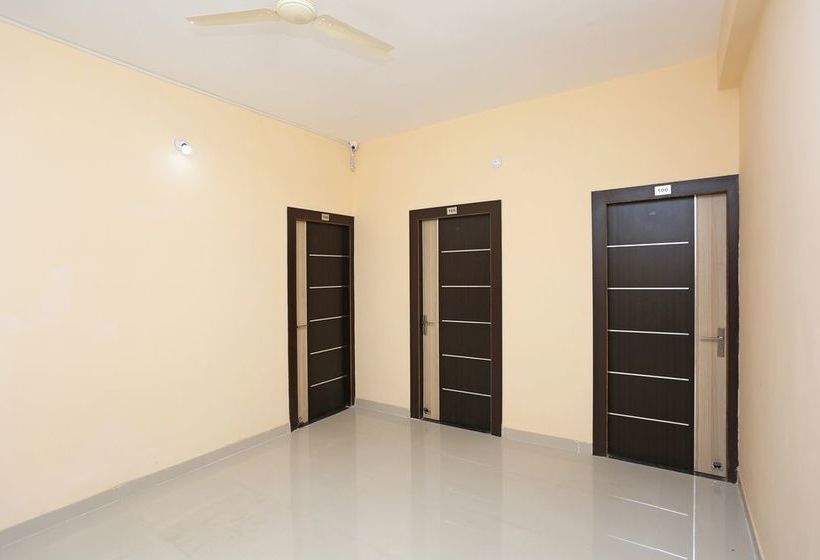 فندق Oyo 8858 The Corpz Inn