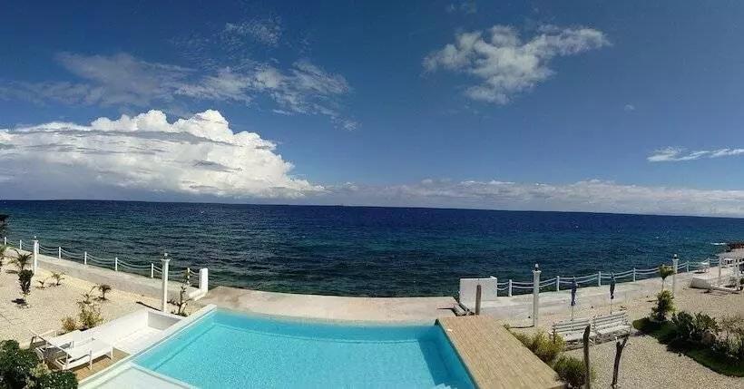 ホテル Seascape Beach Resort Oslob