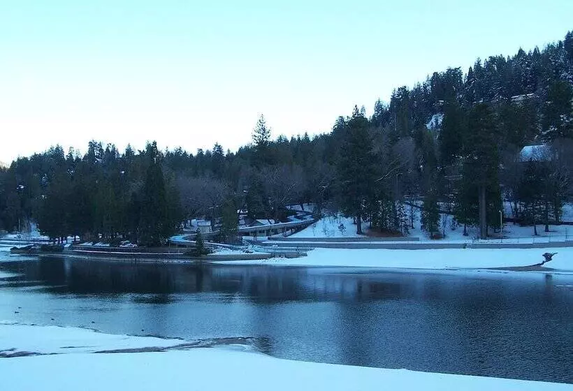 Hotelli The North Shore Inn