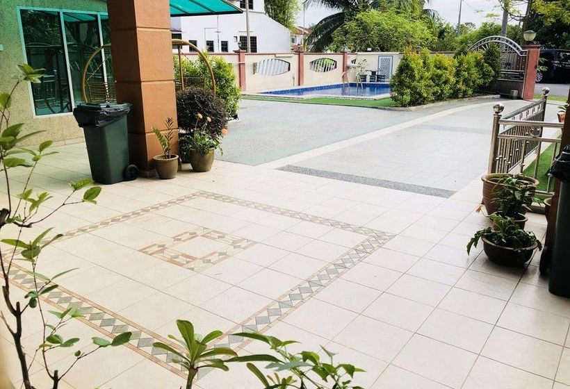 One 5 Residence Homestay