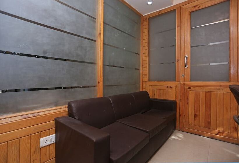 Oyo 10216 Hotel Uk Retreat