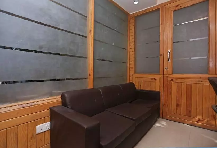 Oyo 10216 Hotel Uk Retreat