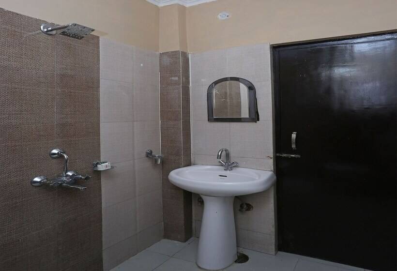 Oyo 10216 Hotel Uk Retreat