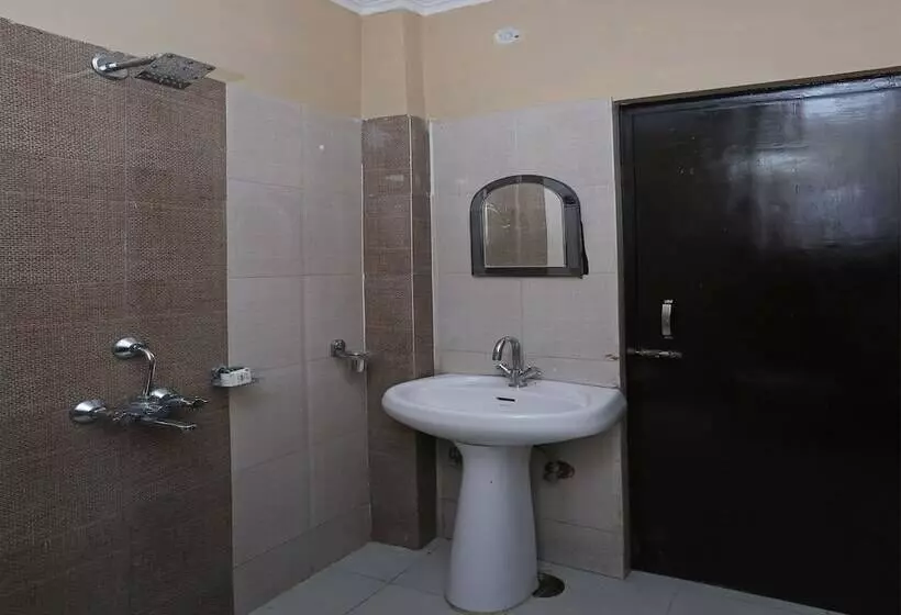 Oyo 10216 Hotel Uk Retreat