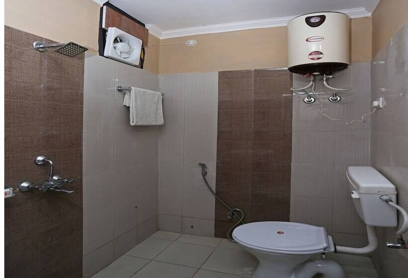 Oyo 10216 Hotel Uk Retreat