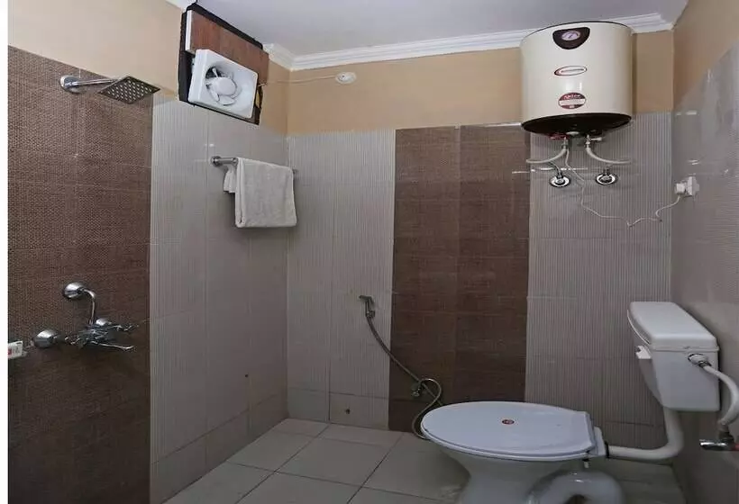 Oyo 10216 Hotel Uk Retreat