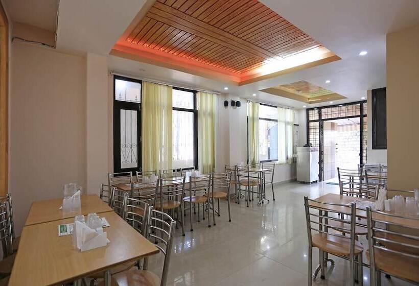 Oyo 10216 Hotel Uk Retreat