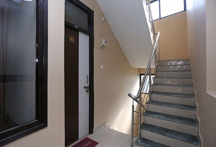 Oyo 10216 Hotel Uk Retreat