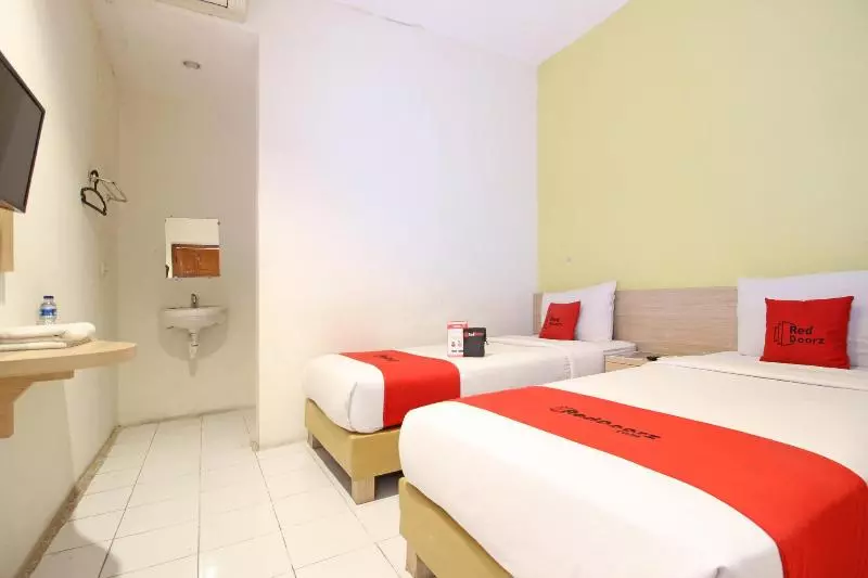 Pension Reddoorz Plus @ Slamet Riyadi