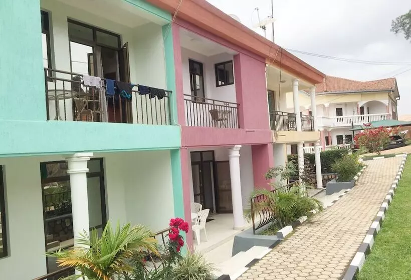 پانسیون Romalo Hotel & Apartments