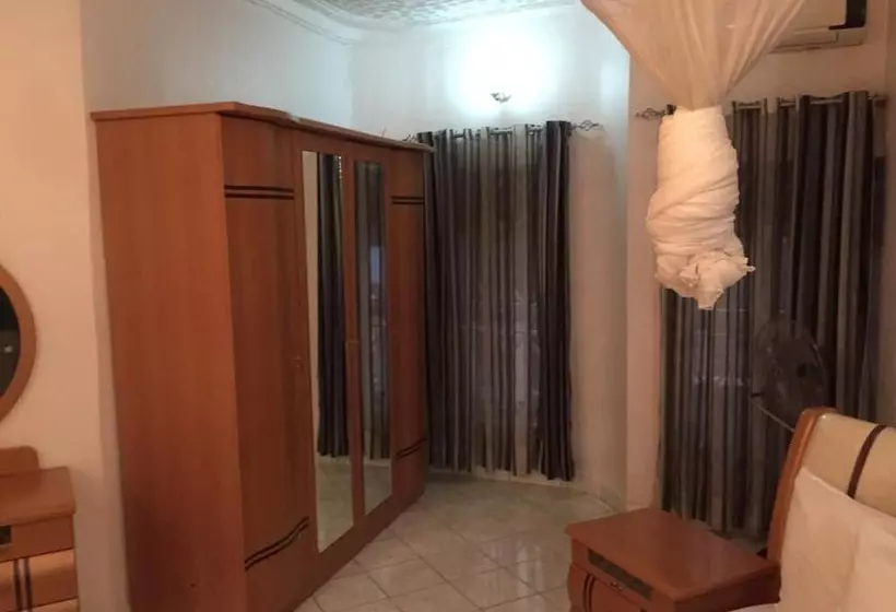 پانسیون Romalo Hotel & Apartments