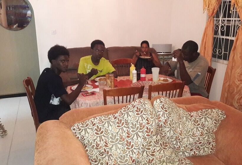 پانسیون Sue's Homestay