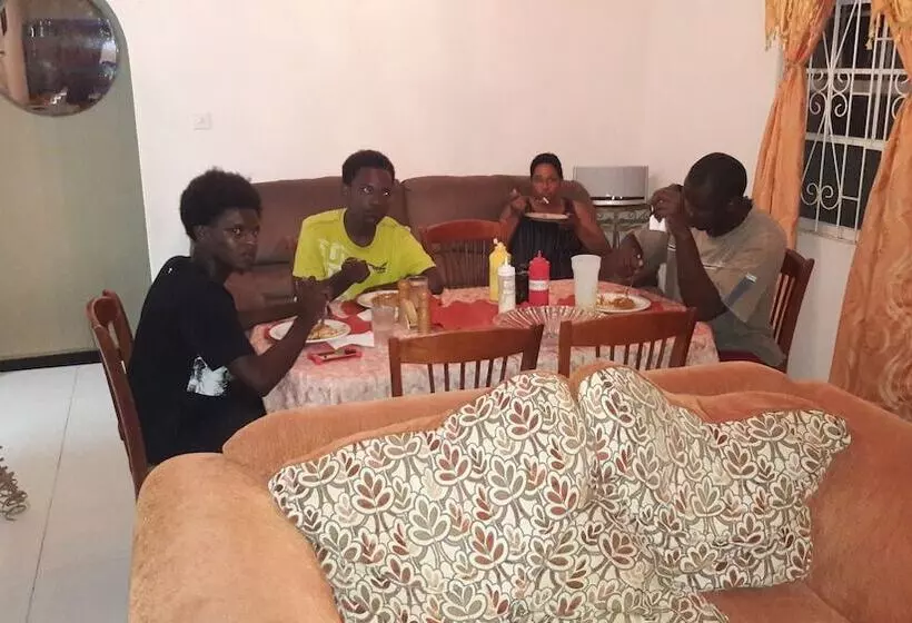 پانسیون Sue's Homestay