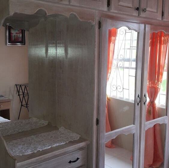 پانسیون Sue's Homestay