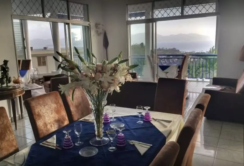 تختخواب و صبحانه Vi Get' S