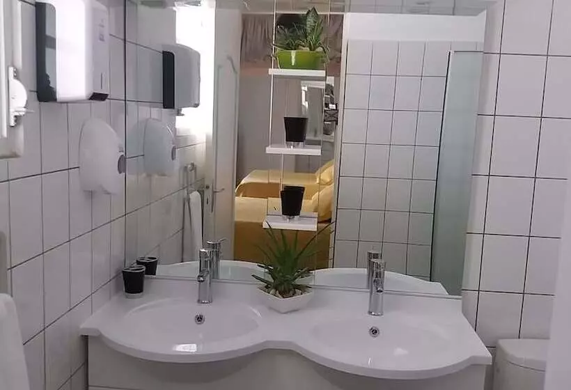 تختخواب و صبحانه Vi Get' S