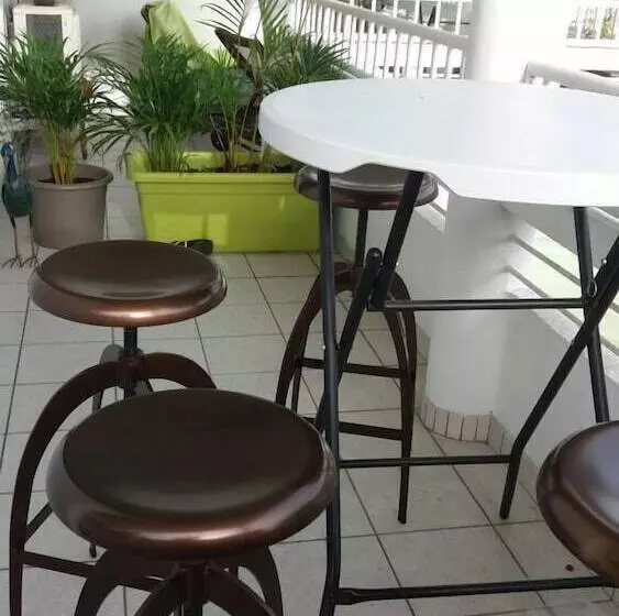 تختخواب و صبحانه Vi Get' S