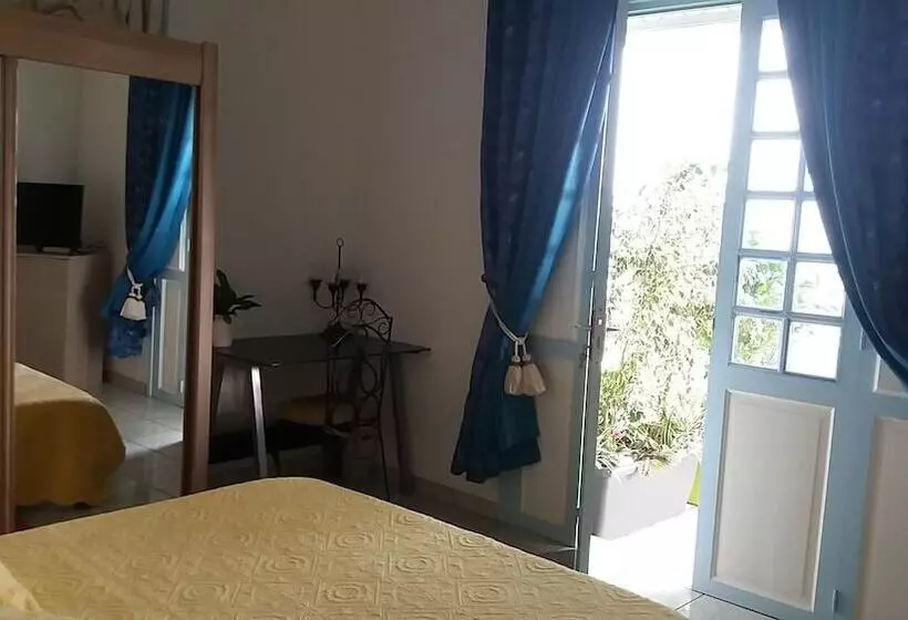 تختخواب و صبحانه Vi Get' S