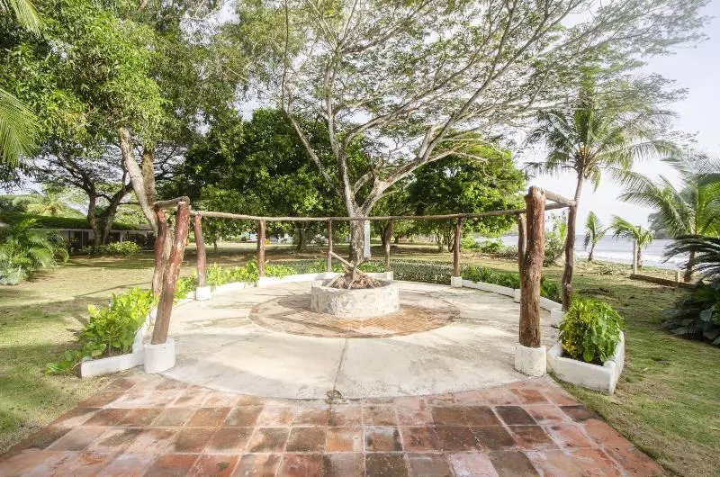 Hostelli Villa Marina Lodge & Condos